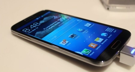 Galaxy S4 sẽ có phiên bản vỏ kim loại?