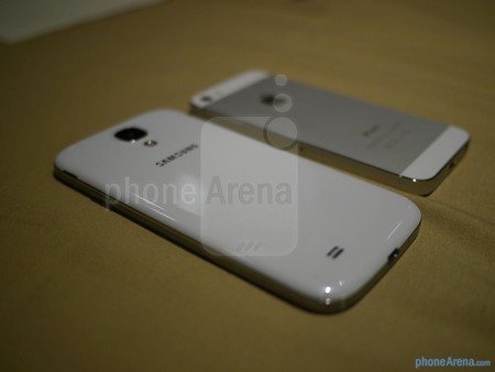 Galaxy S4 gây nhầm lẫn về thiết kế với Galaxy S III19